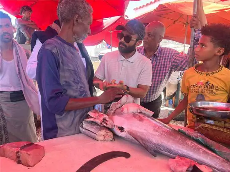 بن جرادي ينفذ نزولاً ميدانياً لمتابعة وضبط أسعار ا...