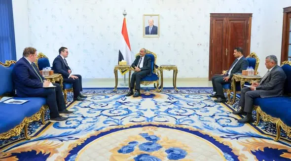 الفريق الركن محمود الصبيحي يستقبل في عدن السفير ال...