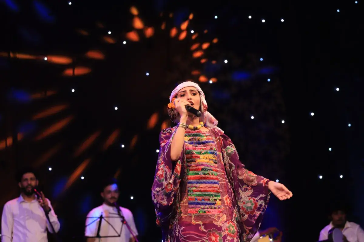 الفنانة هاجر نعمان تشيد بتنظيم مهرجان "عيدنا موكا...