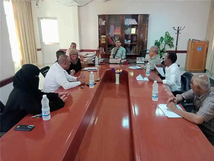 مدير صحة لحج ومنظمة أطباء بلا حدود يبحثان تنفيذ حم...