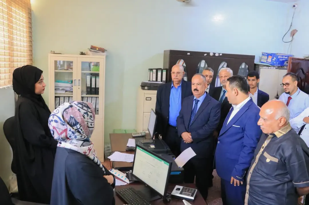وزير النقل يتفقد مستوى الانضباط الوظيفي في هيئة ال...