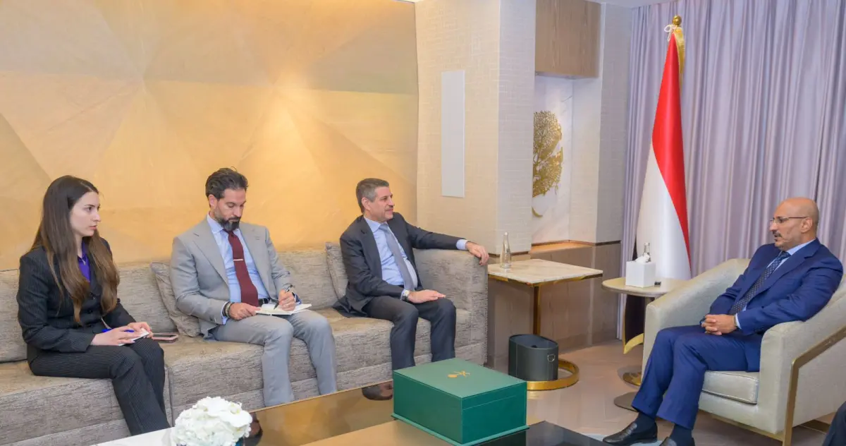عضو مجلس القيادة طارق صالح يلتقي السفير الأمريكي ب...