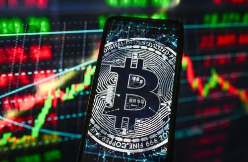 هبوط البيتكوين إلى 65 ألف دولار يمحو 1.8 مليار دول...