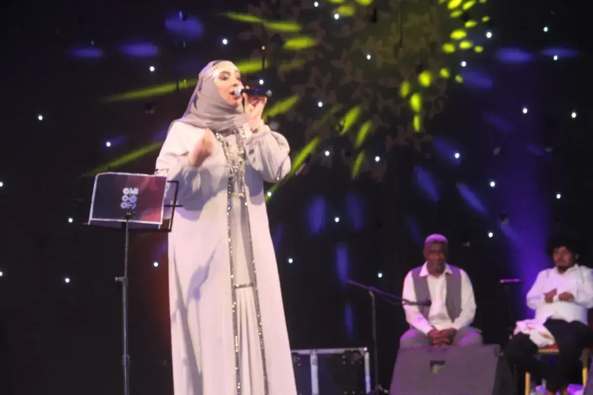 فنانون يضيئون سماء المخا في ختام مهرجان "عيدن...