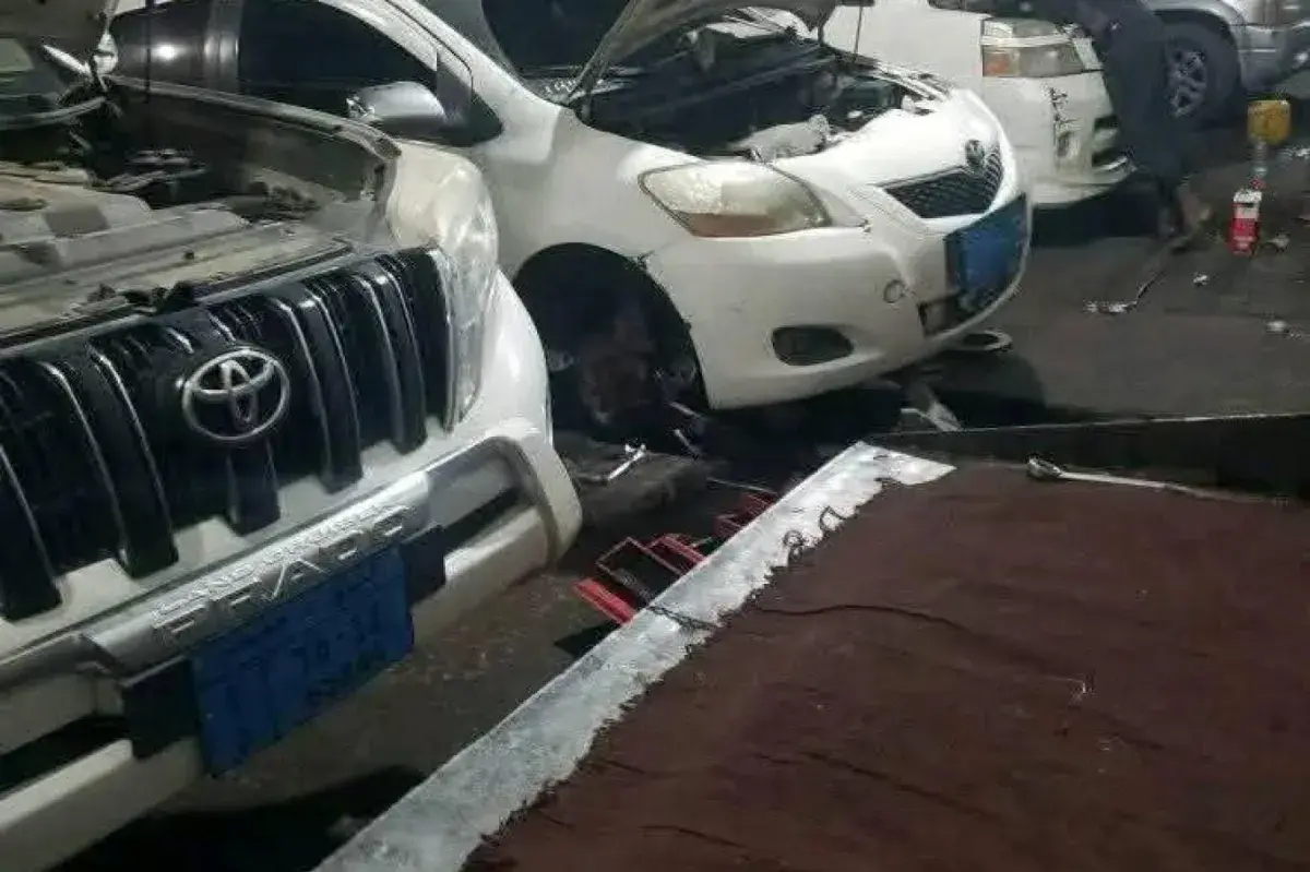 وقود الحوثيين يحول الطرق إلى مصائد أعطال.. سائقون...