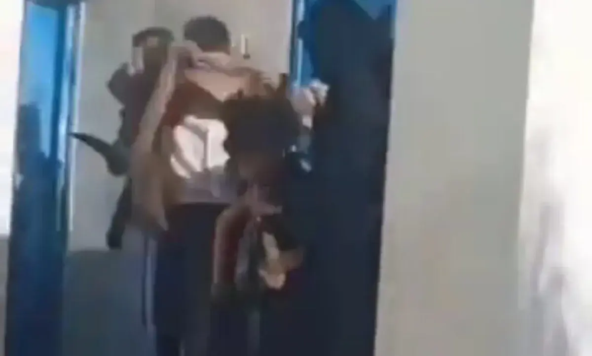 إهمال حوثي يواصل حصد الضحايا.. طفل يفقد يده داخل ح...