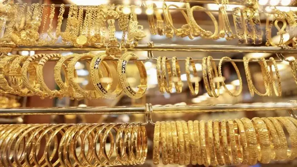أسعار الذهب ترتفع مدعومة بانخفاض أسعار النفط