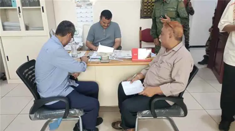 مدير عام المنصورة يشيد بمستوى إنضباط الموظفين وإلت...