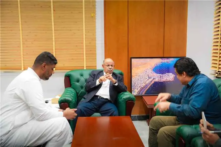 الخنبشي يبحث إصلاحات لقطاع السياحة والسفر في حضرمو...