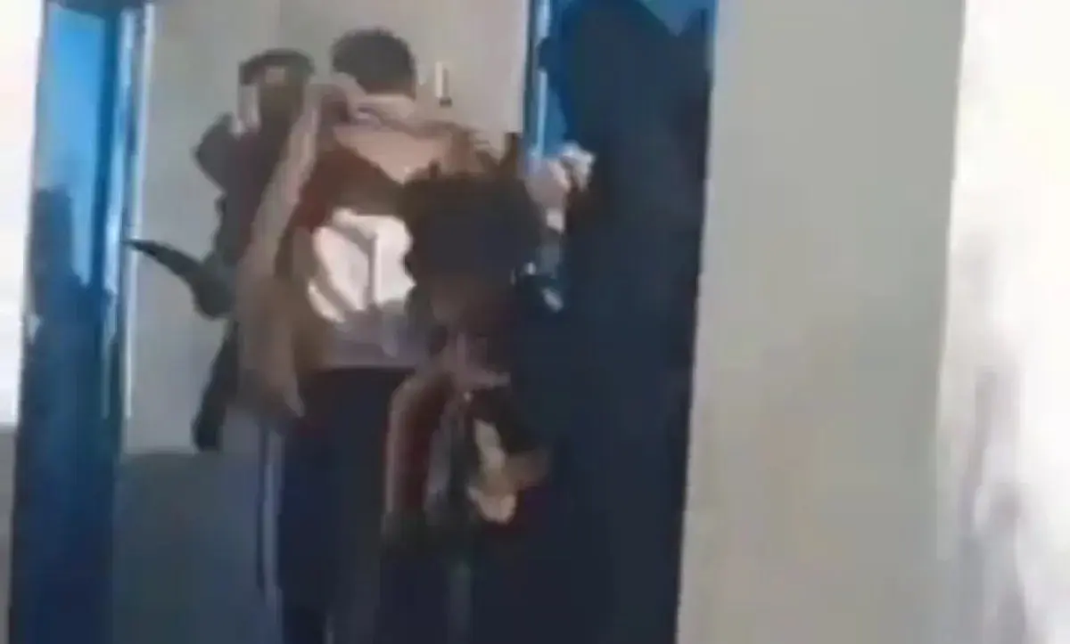 إهمال حوثي .. طفل يفقد يده داخل حديقة حيوان صنعاء...