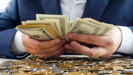 ملياردير بلا نقود.. خطأ بنكي يضع أذربيجانيا بين أغ...