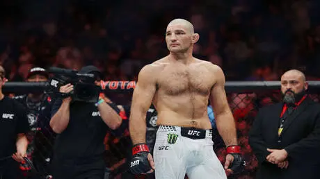 عبارة قالها عن ترامب ونتنياهو تمنع بطل UFC من دخول...