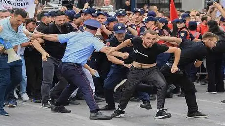 بسبب ابنة ترامب وصهره.. الاحتجاجات تتسع في ألبانيا...