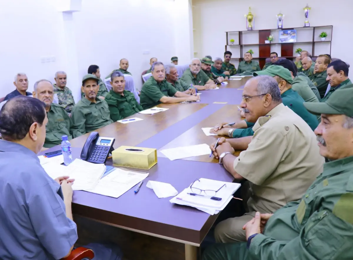 مدير أمن عدن يعقد اجتماعاً موسعاً بقيادات الشرطة ويؤكد تنفيذ قرارات اللجنة الأمنية بحزم.