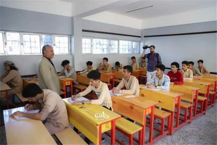 طلاب الثانوية يطالبون بمراجعة قرار الحرمان بسبب ال...