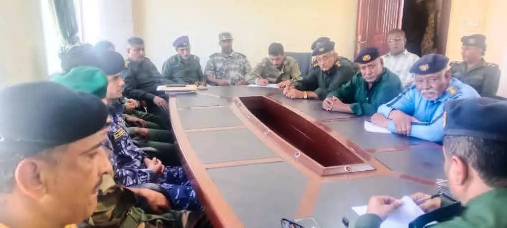 مدير أمن أبين يرأس اجتماعاً لقادة الوحدات ومدراء ا...