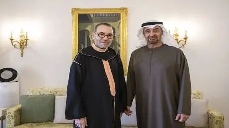 رئيس الإمارات يبحث مع العاهل المغربي التطورات في ا...