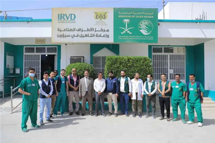 فريق من وزارة الصحة يطّلع على سير العمل بمركز الأط...