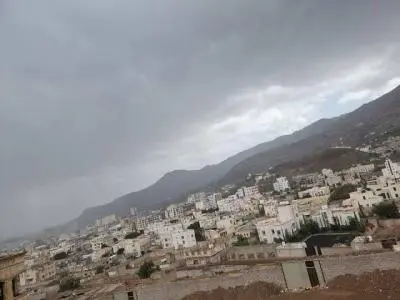 مركز الارصاد يحذر من امطار رعدية