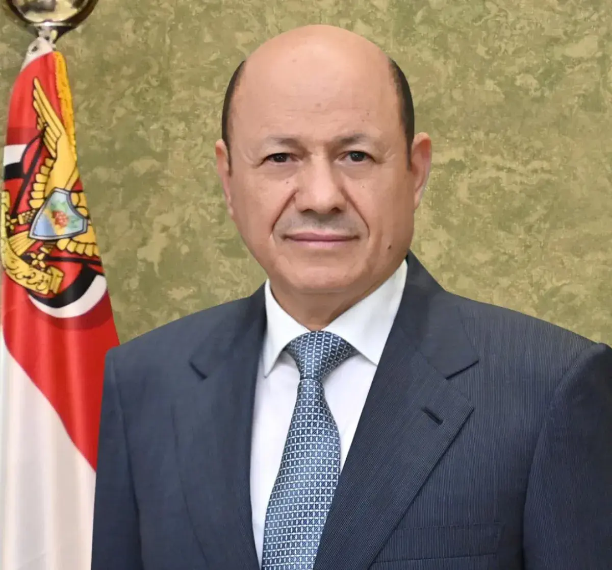 العليمي يوجه بمكافأة بعثة المنتخب الوطني بعد التأهل إلى نهائيات كأس آسيا 2027