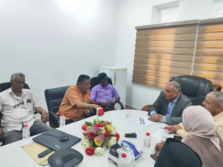 وزير التربية العبادي يناقش أوضاع الإدارة العامة لل...