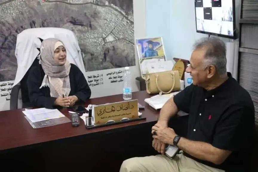 توجيهات من محافظ عدن.. مدير المعلا يزور المجمع الص...