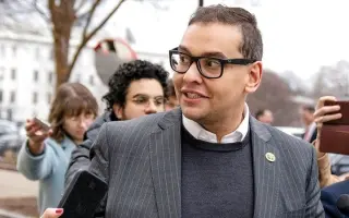 التحقيق مع عضو كونغرس سابق جنى ربحاً على موقع رهان...