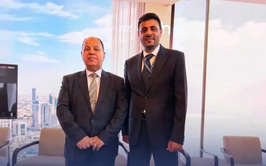 الهمداني يلتقي المدير التنفيذي لصندوق النقد الدولي...