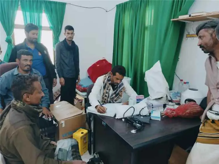 مدير مكتب الصحة "بسرار يافع" يفتتح الوحدة الصحية ب...