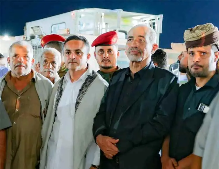 الفريق الركن محمود الصبيحي يستقبل جثمان الاستاذ في...