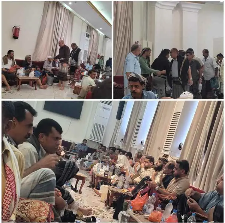 جموع غفيرة يقدمون واجب العزاء بوفاة فقيد الوطن الك...