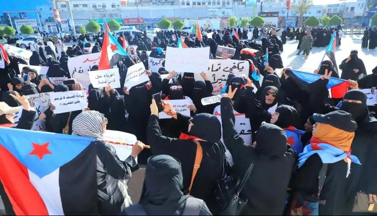 عدن تشتعل بالاحتجاجات النسائية.. وقفة غاضبة ضد انه...