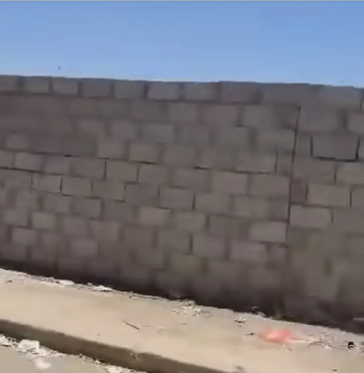 قيادي حوثي ينهب ارضية تابعة لكلية الشرطة بصنعاء