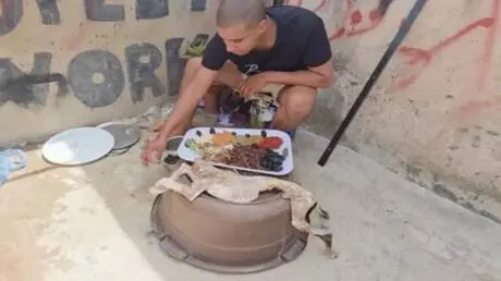 بعد تناوله لحم كلب في عيد الأضحى.. إيقاف بلوغر مغر...