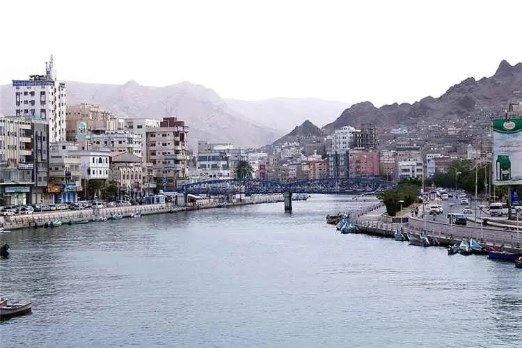 سكان بالمكلا: سماع دوي إطلاق مضادات أرضية تزامناً مع تحليق طائرات مسيّرة