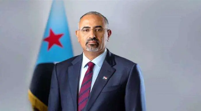 الرئيس الزُبيدي ينعي رحيل الأديب الكبير سعيد عولقي