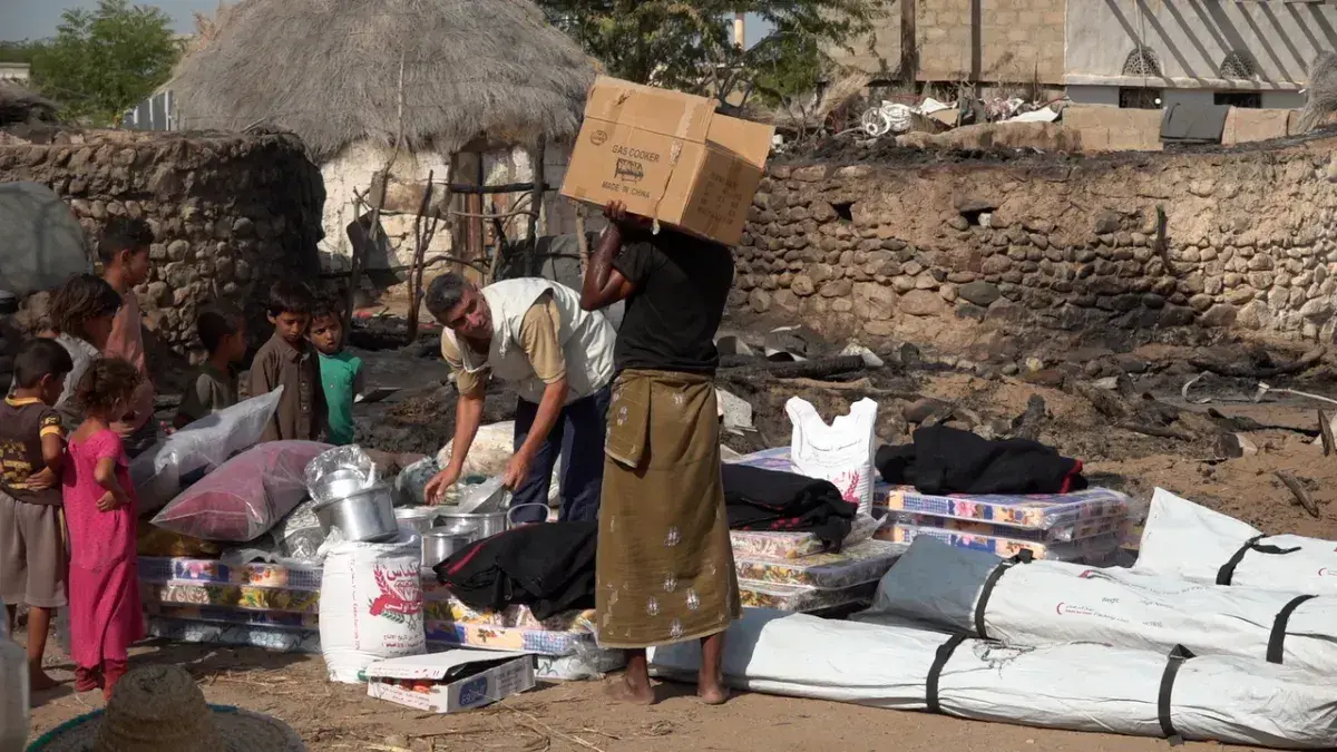 إغاثة عاجلة لثلاث أسر متضررة من حريق جنوب الحديدة