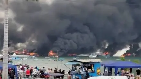 حريق هائل في ميناء مانتا الإكوادوري يدمر 35 قارب ص...