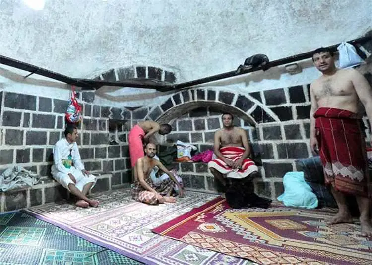 التفاصيل الكاملة لواقعة محاولة تصوير نساء خلال حما...