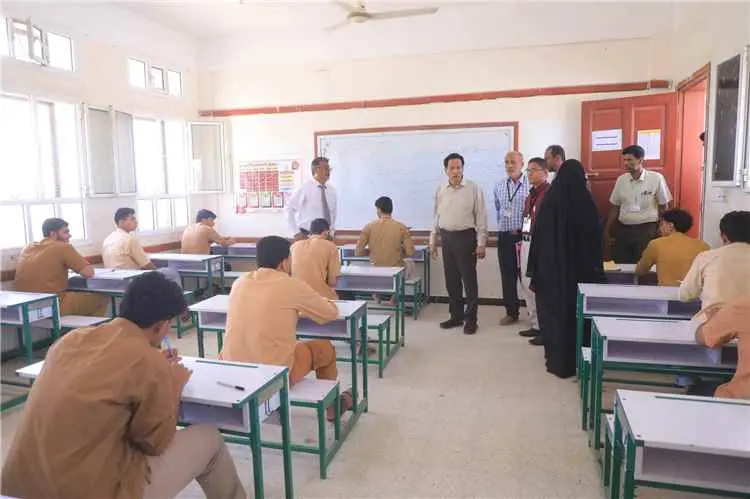 محافظ المهرة يدشن امتحانات الثانوية العامة للعام ا...