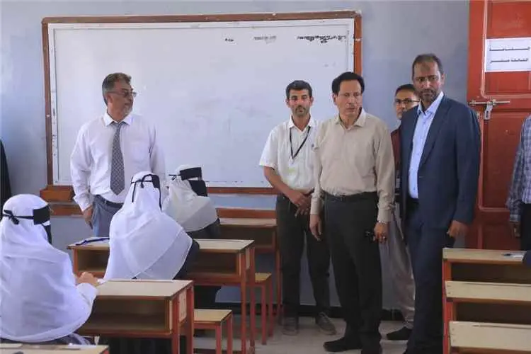 محافظ المهرة يدشن امتحانات الثانوية العامة للعام ا...