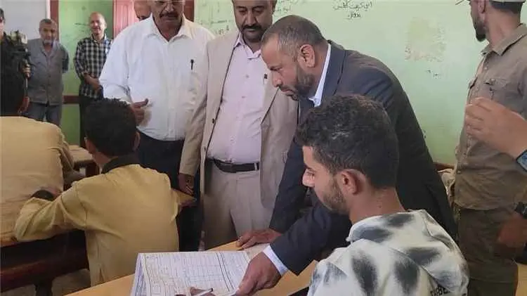 محافظ الضالع يدشن الامتحانات الوزارية لشهادة الثان...