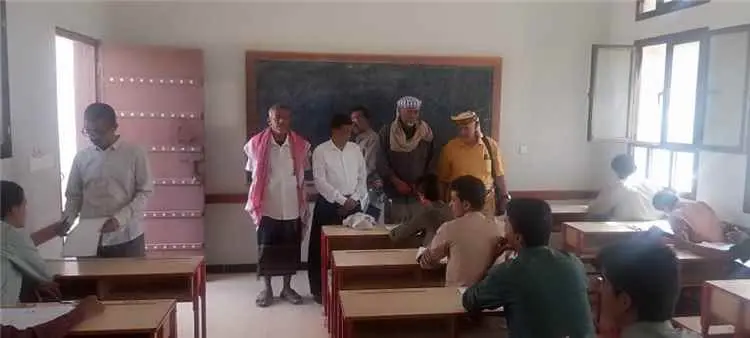 السلطة المحلية ومدير التربية يدشنان اختبارات إنهاء شهادة الثانوية العامة بمديرية حبان بشبوة