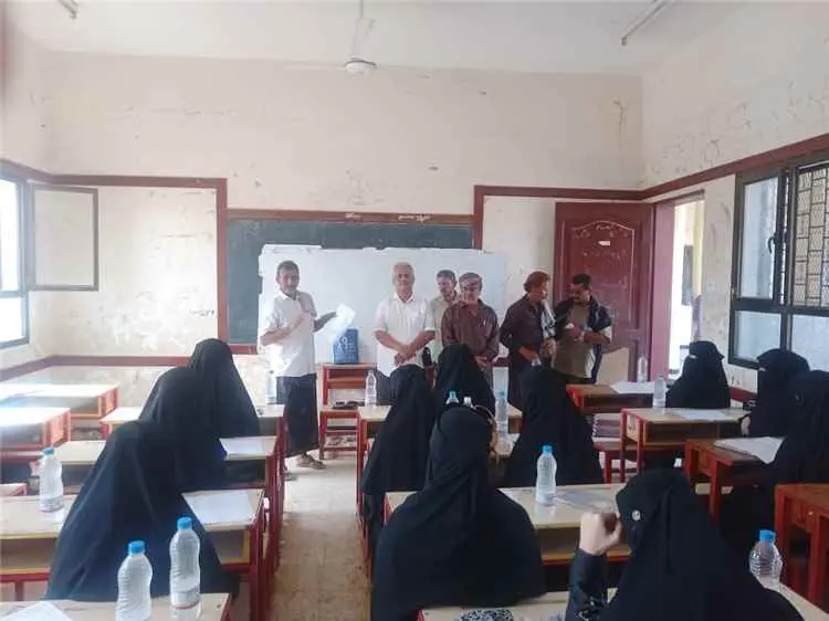 مدير عام الملاح يدشن امتحانات الثانوية العامة للعا...