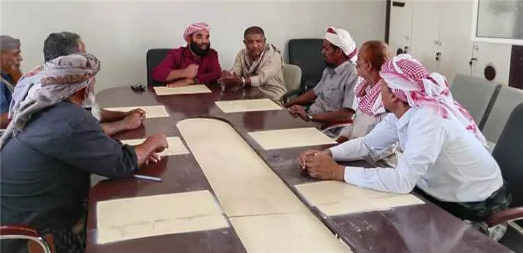 أمين عام محلي ميفعة يلتقي أهالي جول الشيخ عبدالمانع للاستماع لمطالبهم في حفر بئر ارتوازي