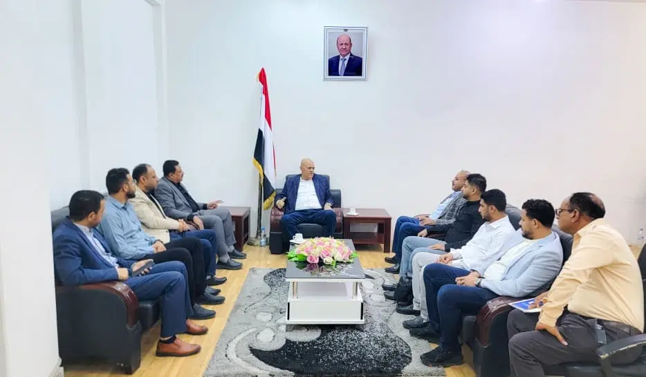 محافظ تعز يناقش مع لجنة وزارية آلية تسليم وتشغيل الميازين المحورية