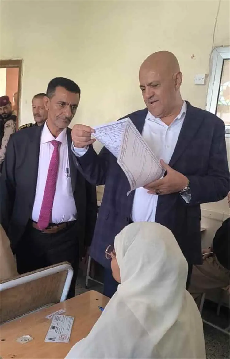 محافظ تعز نبيل شمسان يدشن امتحانات الثانوية العامة ويؤكد: السلطة المحلية وفرت كل السبل لنجاحها