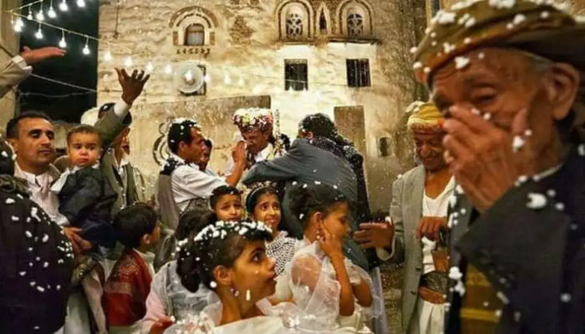ذعر بين الحاضرات وخطف الأب.. الحوثيون يُحوّلون فرح...
