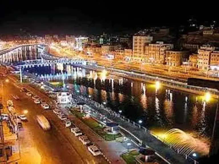”توجيهات رسمية من 2023 و2026 ولم يُنفذ منها شيء”.. سائقو فرزة المكلا-إب يواجهون الابتزاز بلا حماية أمنية
