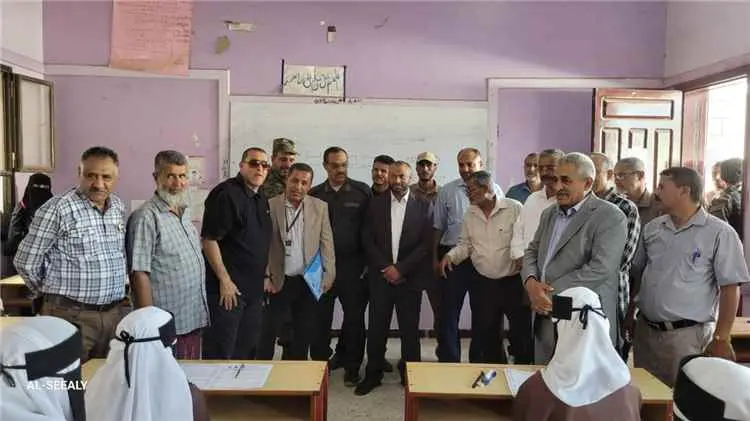 محافظ الضالع ومدير عام مكتب التربية والتعليم يدشنا...